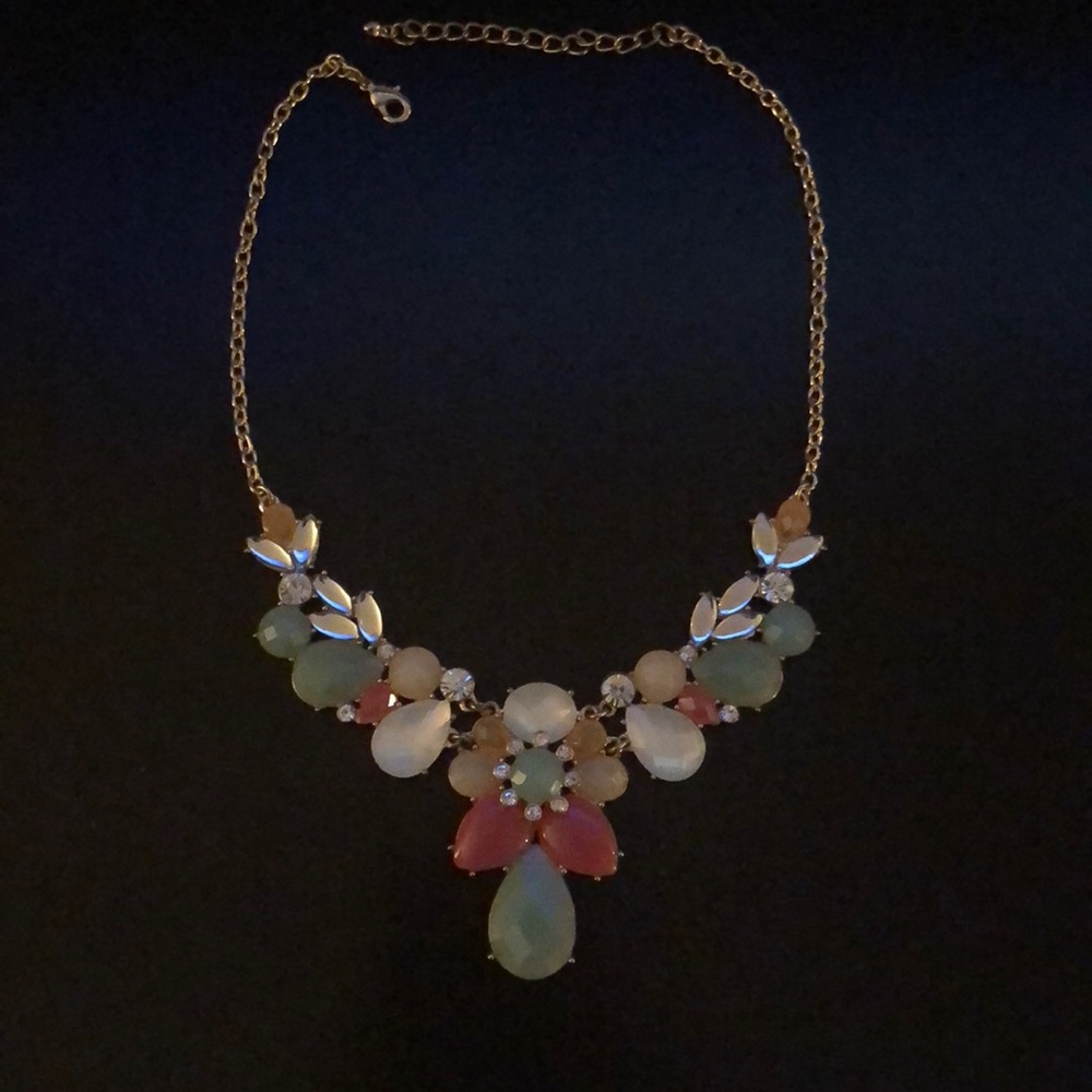 Pretty statement necklace
